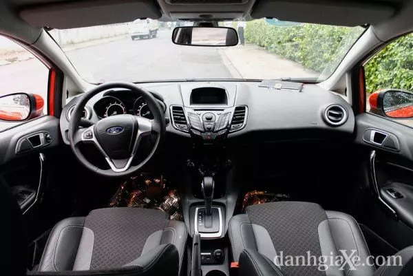 Ford Fiesta 2014 Vs Toyota Yaris 2014 - Bạn Chọn Xe Nào? 5 Ford Fiesta 2014 Vs Toyota Yaris 2014 - Bạn Chọn Xe Nào?