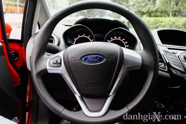 Ford Fiesta 2014 Vs Toyota Yaris 2014 - Bạn Chọn Xe Nào? 7 Ford Fiesta 2014 Vs Toyota Yaris 2014 - Bạn Chọn Xe Nào?