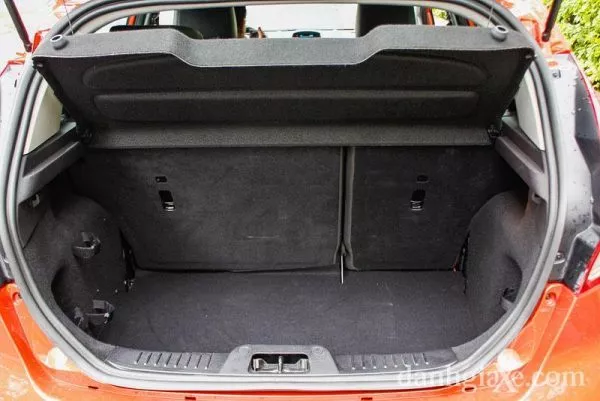 Ford Fiesta 2014 Vs Toyota Yaris 2014 - Bạn Chọn Xe Nào? 13 Ford Fiesta 2014 Vs Toyota Yaris 2014 - Bạn Chọn Xe Nào?