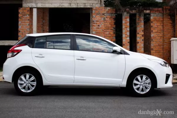 Ford Fiesta 2014 Vs Toyota Yaris 2014 - Bạn Chọn Xe Nào? 4 Ford Fiesta 2014 Vs Toyota Yaris 2014 - Bạn Chọn Xe Nào?