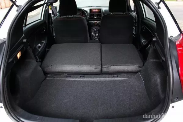 Ford Fiesta 2014 Vs Toyota Yaris 2014 - Bạn Chọn Xe Nào? 14 Ford Fiesta 2014 Vs Toyota Yaris 2014 - Bạn Chọn Xe Nào?