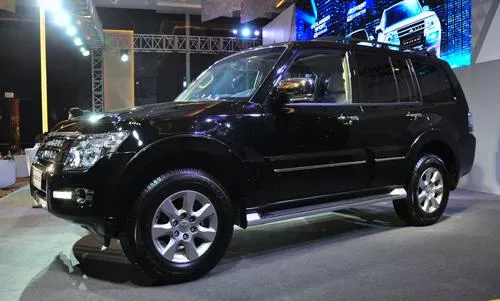 Toyota Prado 2015 Và Pajero 2015- Đối Thủ Xứng Tầm 3 Pajero-2015-2-5482-1418383444.Jpg