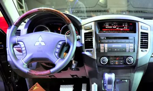 Toyota Prado 2015 Và Pajero 2015- Đối Thủ Xứng Tầm 4 Pajero-2015-Nt3-4457-1418383444.Jpg