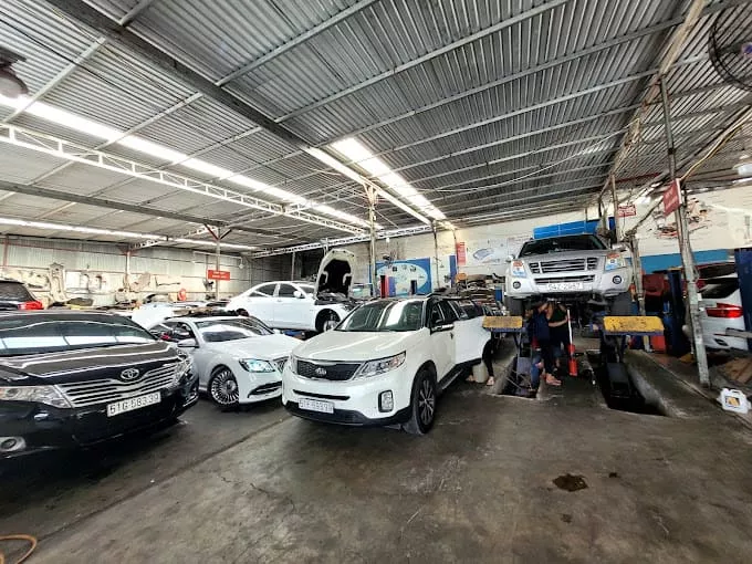 Trung Tâm Chăm Sóc Xe Ô Tô Chuyên Nghiệp Tp Hồ Chí Minh - Garage Hiệp Cường
