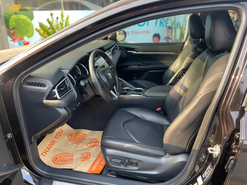 Toyota Camry 2.5Q 2020